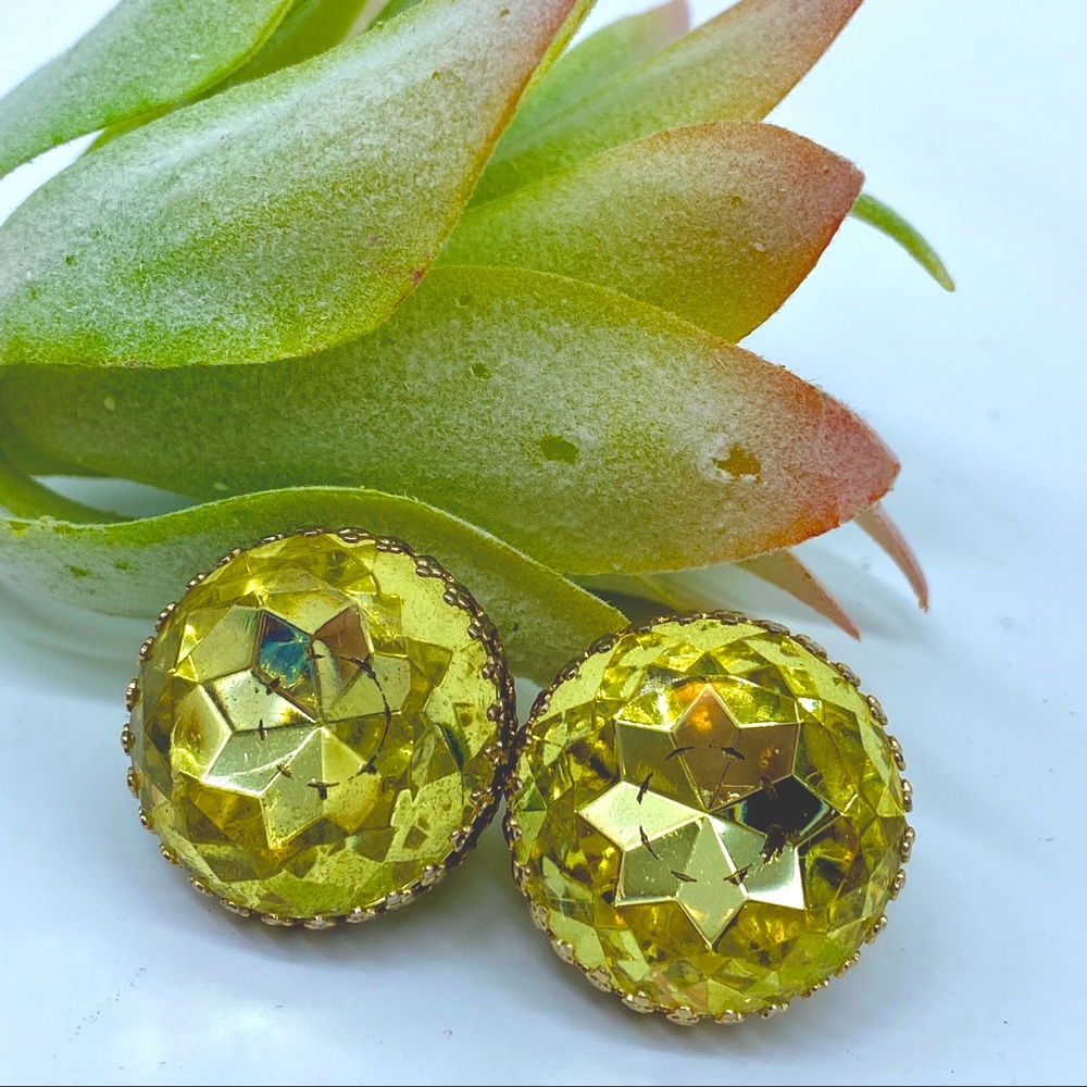 Brilliant Green Glass Vint Converted Pierced/Post Round Earrings-ᏕᏖᏬᏁᏁᏋᏒᏕ!!💚💛